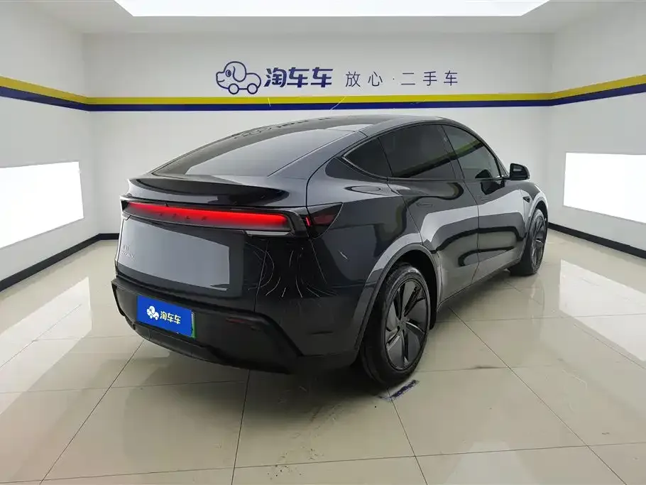 Tesla Model Y — фото 3