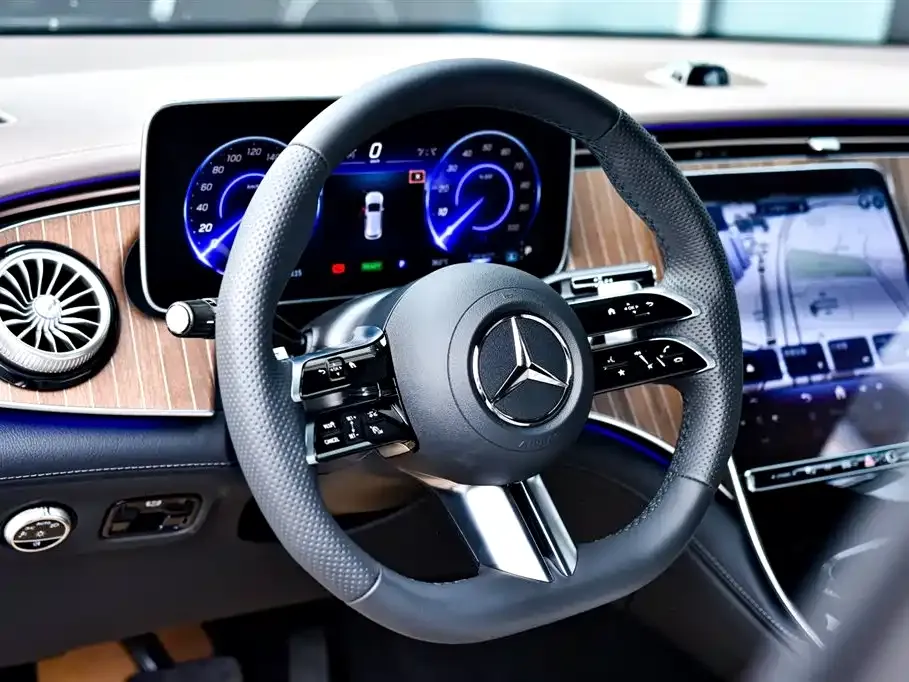 Mercedes-Benz EQE SUV — фото 8