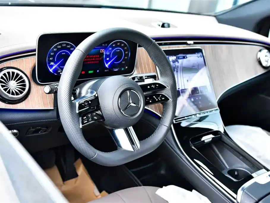 Mercedes-Benz EQE SUV — фото 3