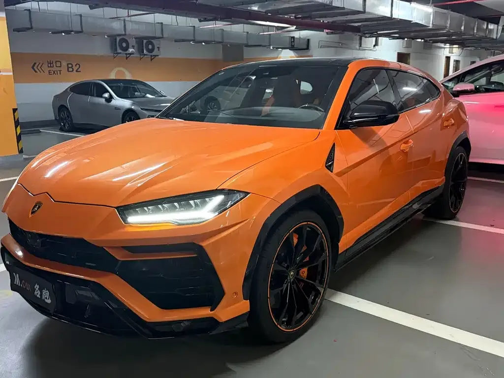 Lamborghini Urus — фото 1