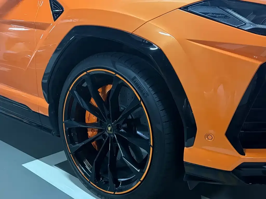 Lamborghini Urus — фото 9