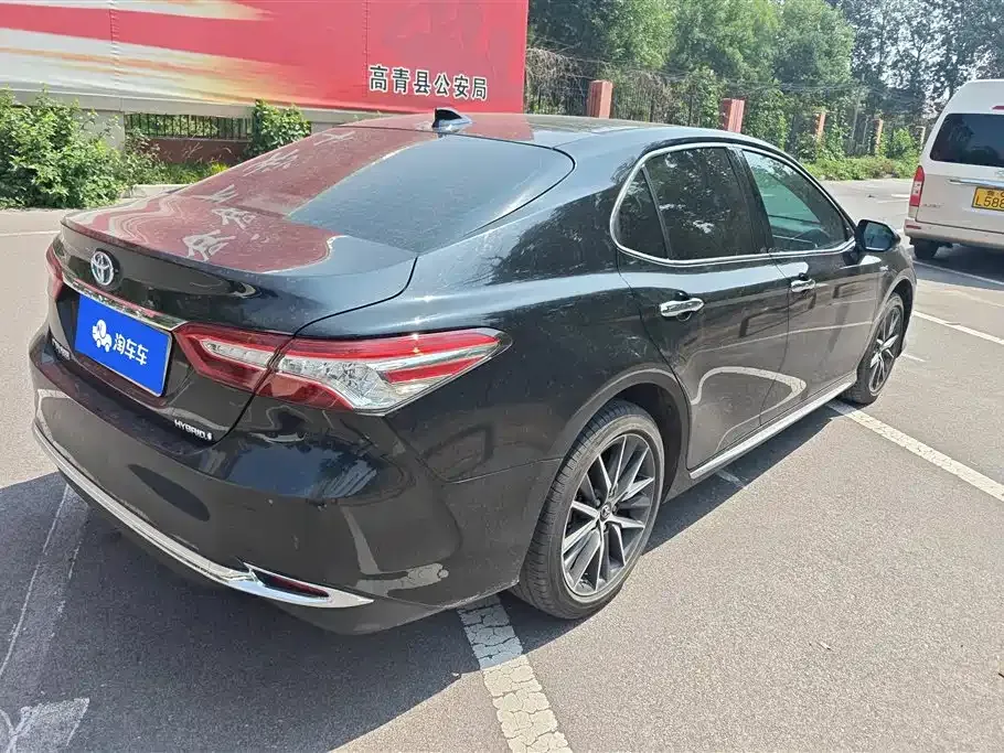 Toyota Camry — фото 7