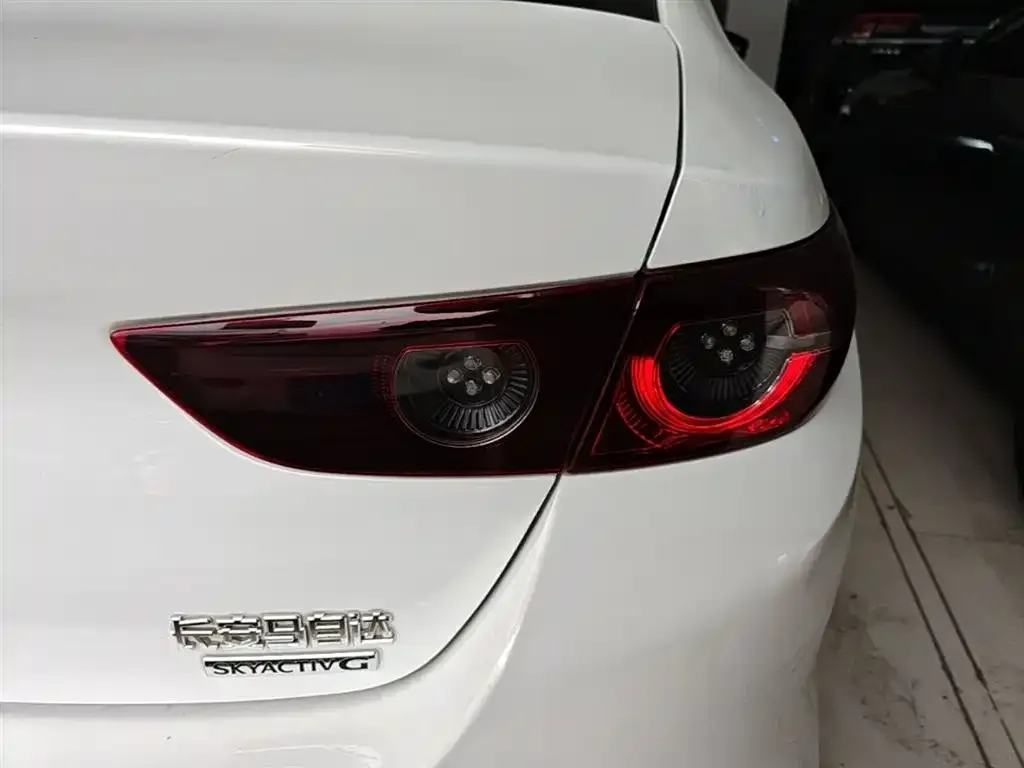 Mazda 3 Axela — фото 4