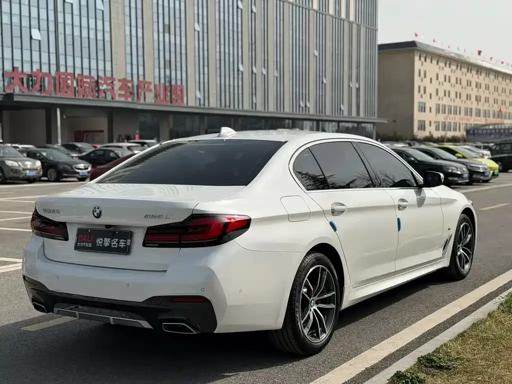 BMW 5 Series — фото 4