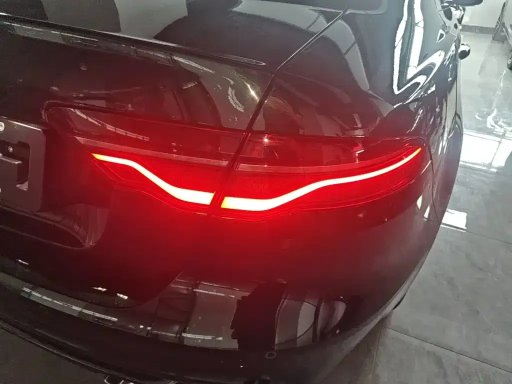 Jaguar XEL — фото 10
