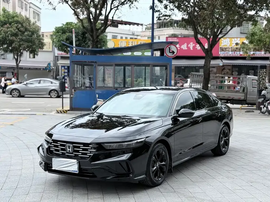 Honda Accord — фото 1
