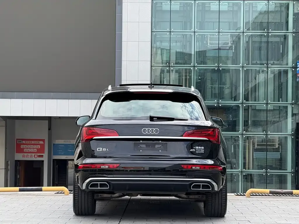 Audi Q5L — фото 10
