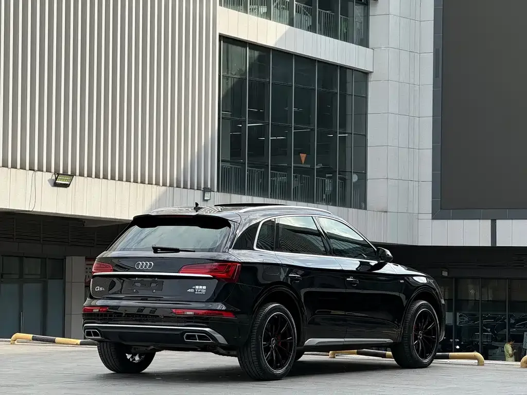 Audi Q5L — фото 4