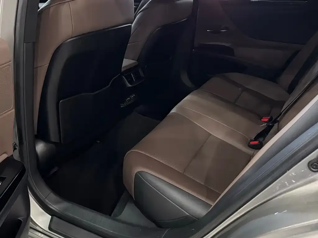 Lexus ES 2024 из CN, фото 2