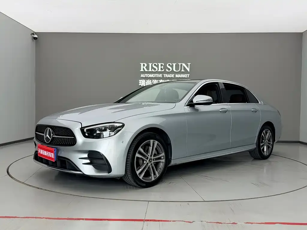 Mercedes-Benz E-Class — фото 1