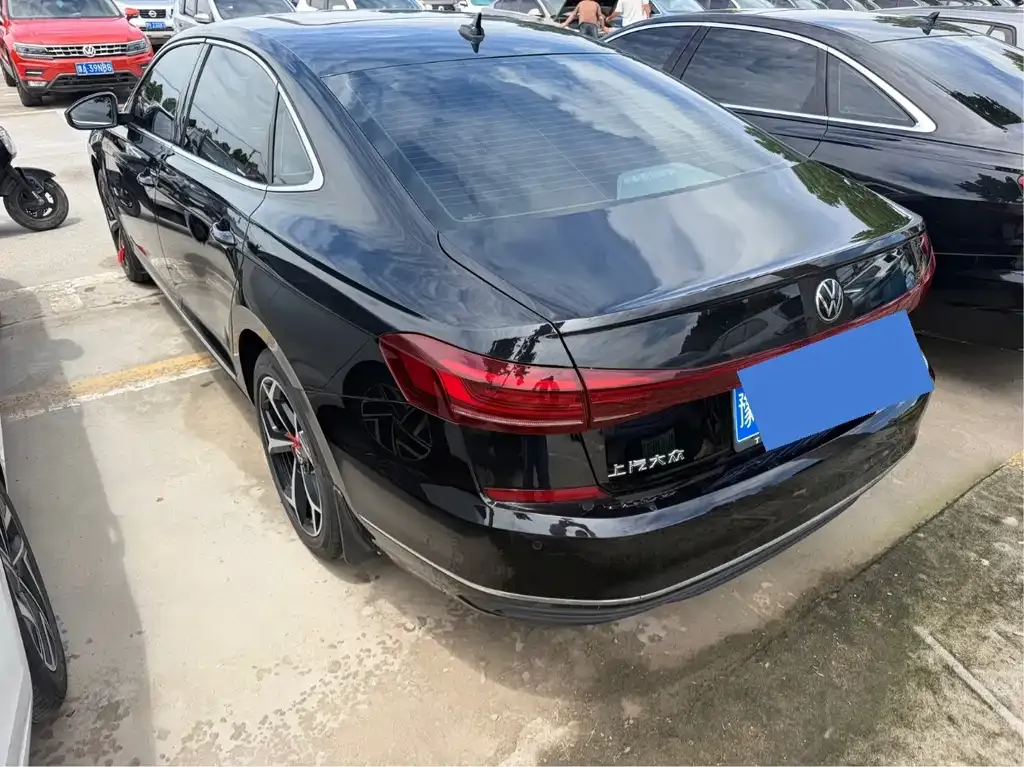 Volkswagen Passat — фото 10