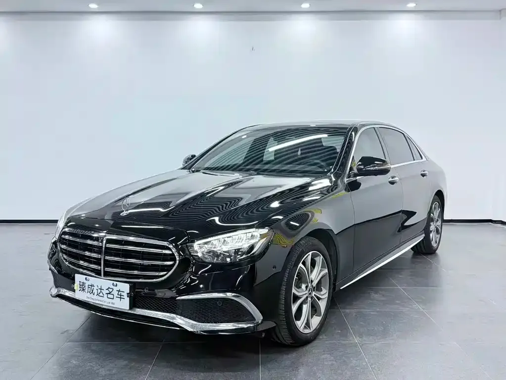 Mercedes-Benz E-Class — фото 1