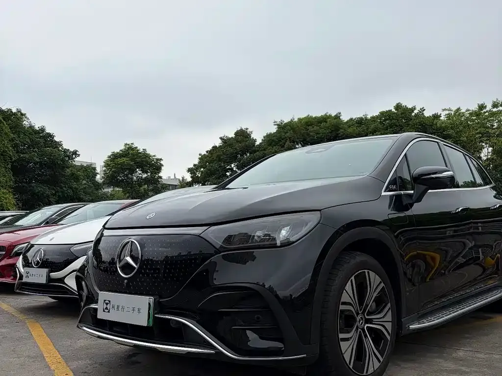 Mercedes-Benz EQE SUV — фото 1