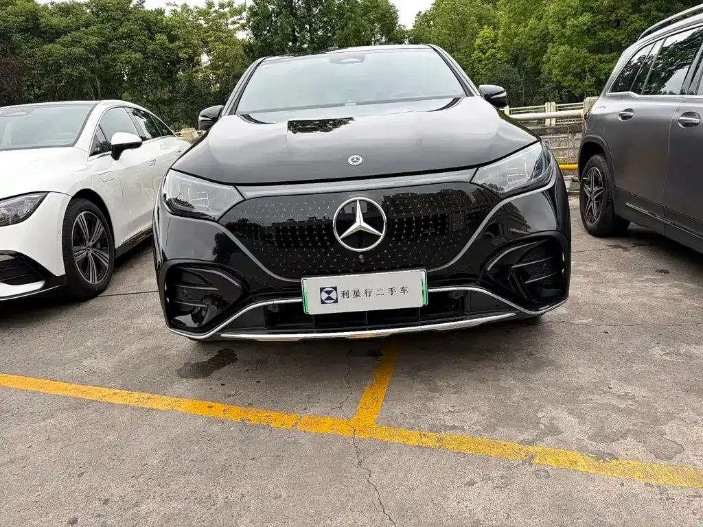 Mercedes-Benz EQE SUV — фото 10