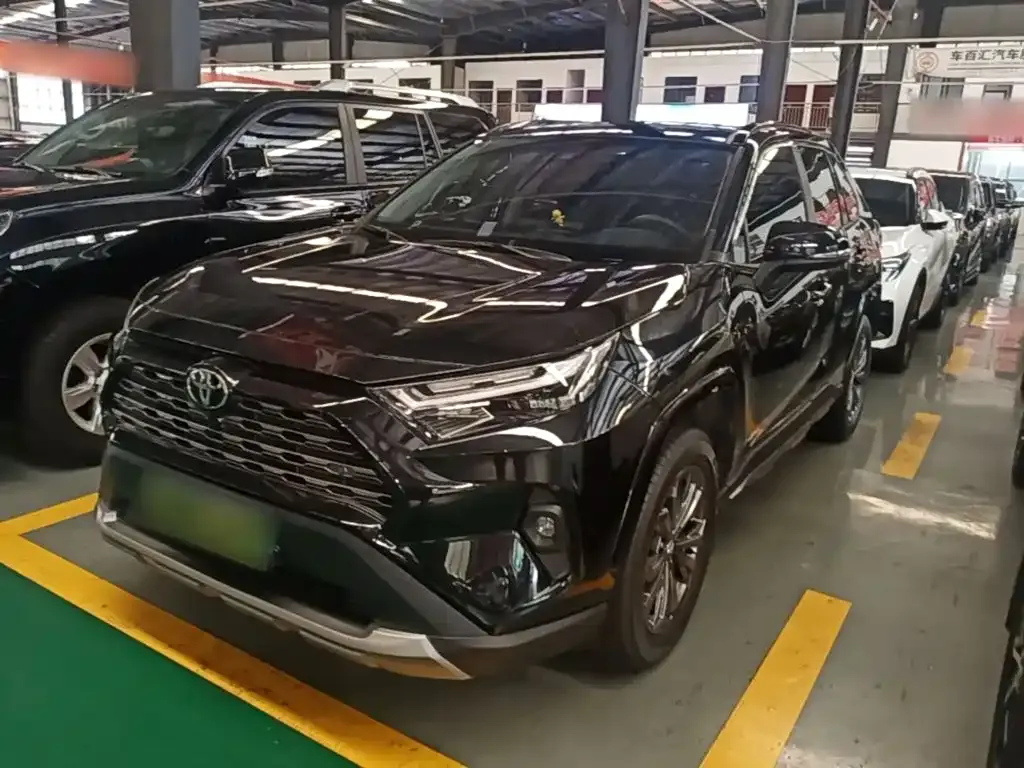 Toyota RAV4 — фото 1
