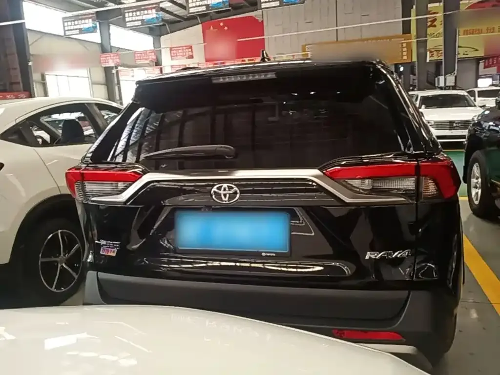 Toyota RAV4 — фото 6