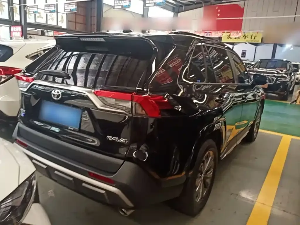Toyota RAV4 — фото 7