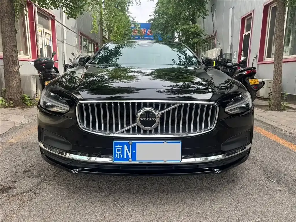 Volvo S90 — фото 1