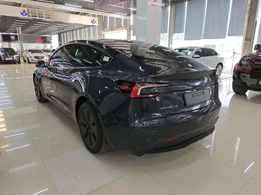Tesla Model 3 — фото 5