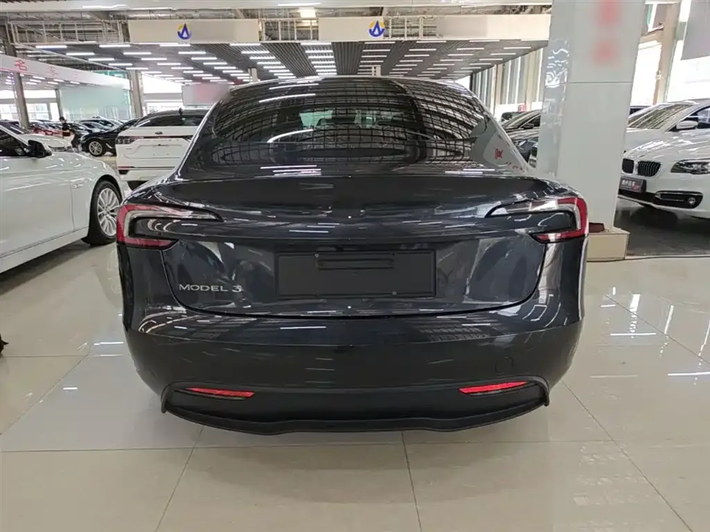 Tesla Model 3 — фото 4