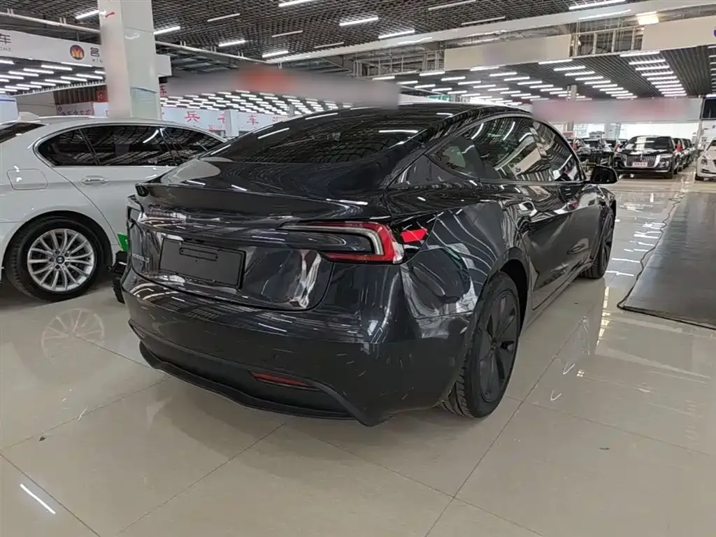 Tesla Model 3 — фото 10