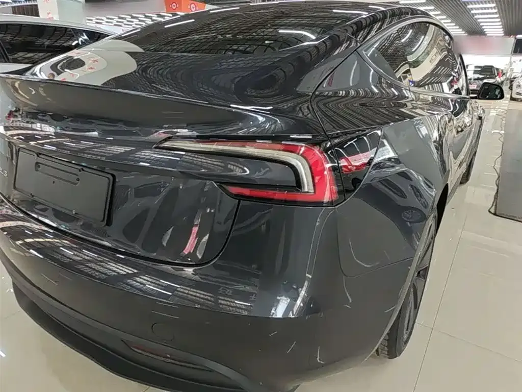 Tesla Model 3 — фото 7