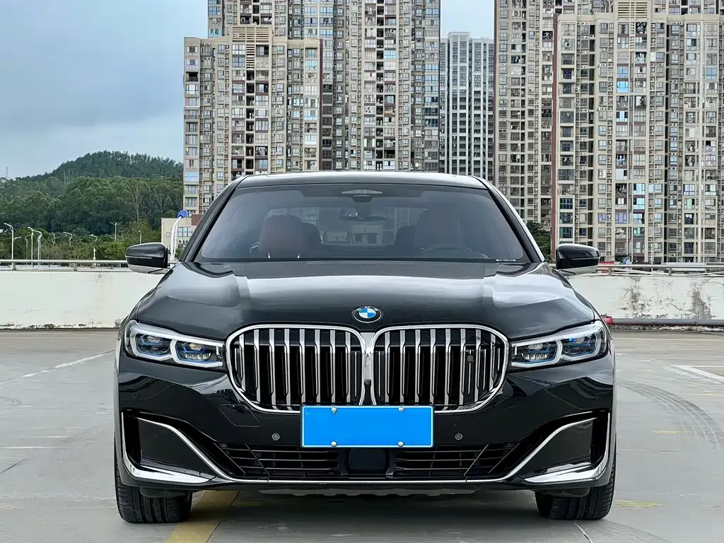 BMW 7 Series — фото 10