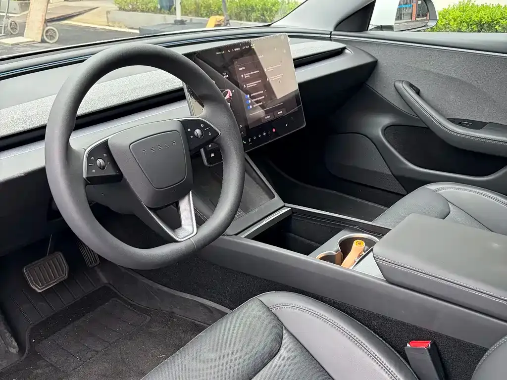 Tesla Model 3 — фото 2