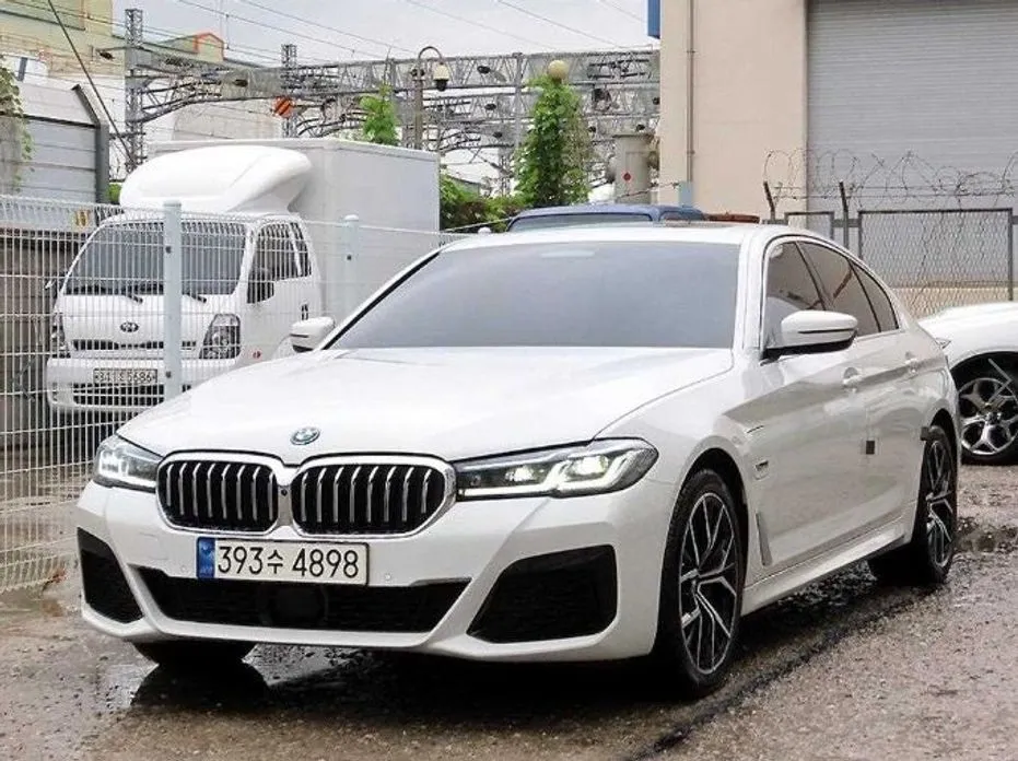 BMW 5-Series — фото 10