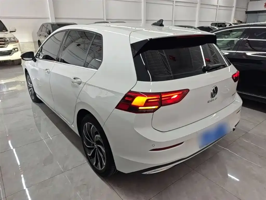 Volkswagen Golf 2024 из CN, фото 8