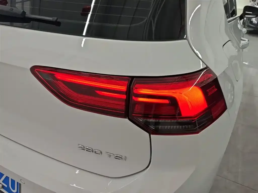 Volkswagen Golf 2024 из CN, фото 2
