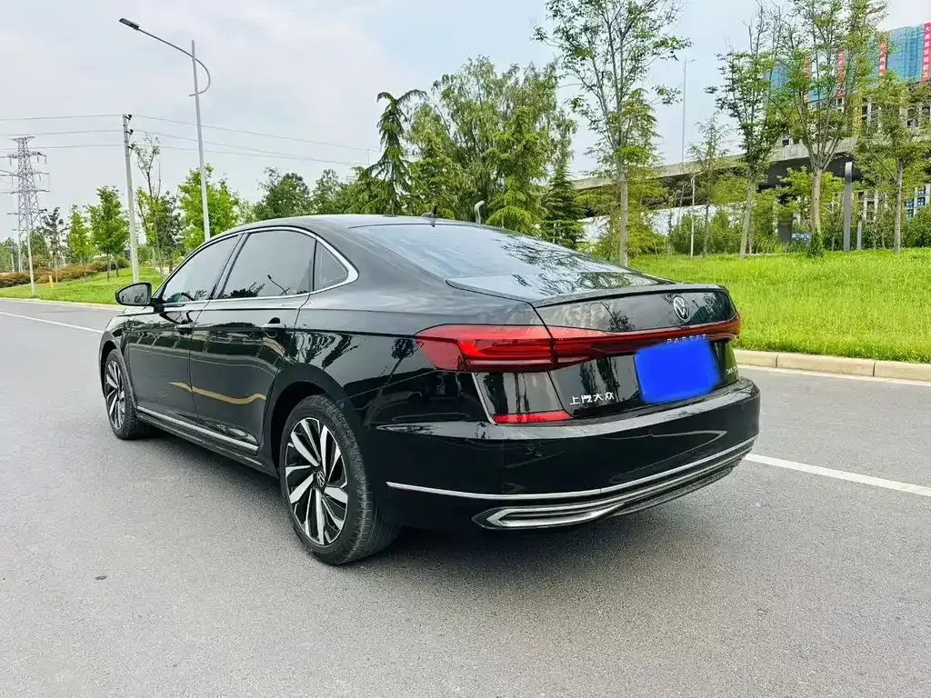 Volkswagen Passat — фото 8