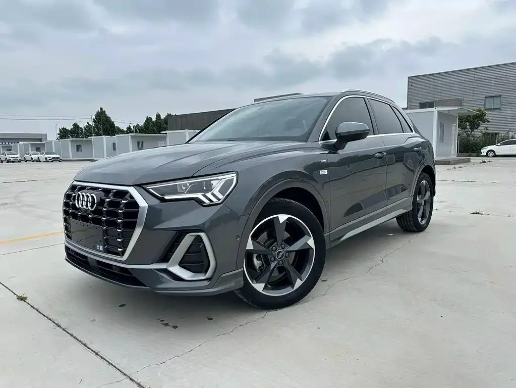 Audi Q3 — фото 1