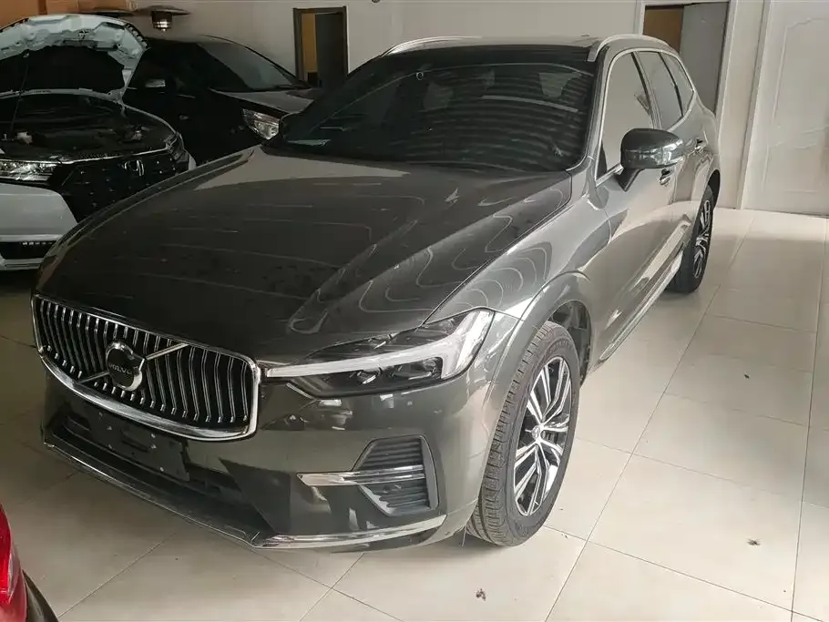 Volvo XC60 — фото 1
