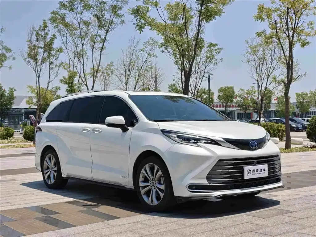 Toyota Sienna — фото 10