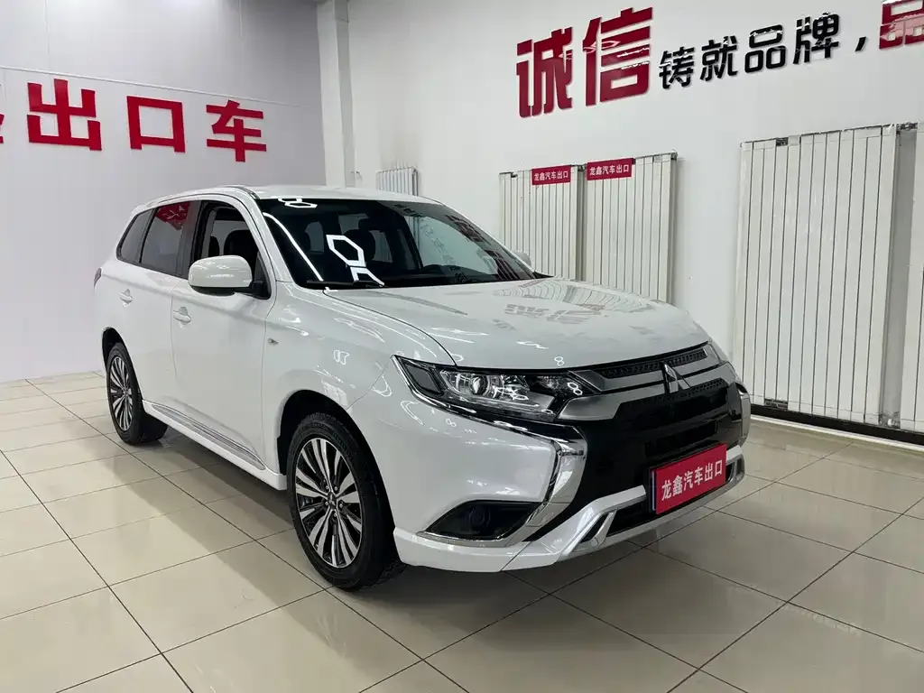 Mitsubishi Outlander — фото 3