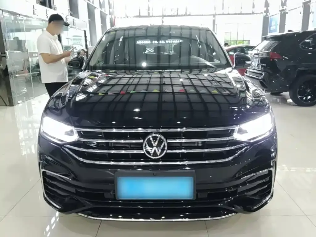 Volkswagen Tiguan L — фото 6
