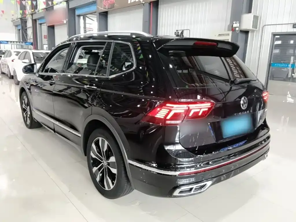 Volkswagen Tiguan L — фото 8