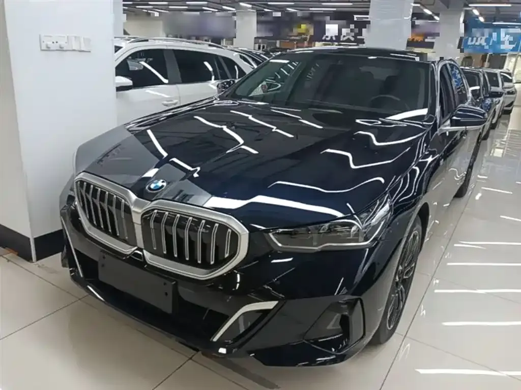 BMW 5 Series — фото 1