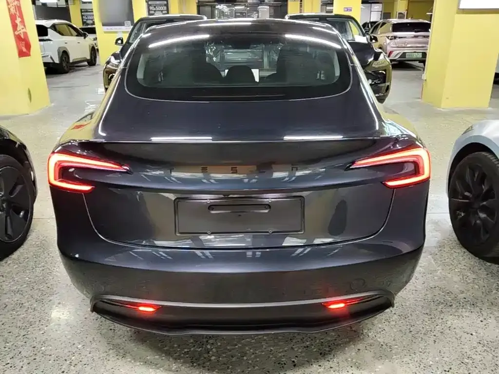 Tesla Model 3 — фото 9