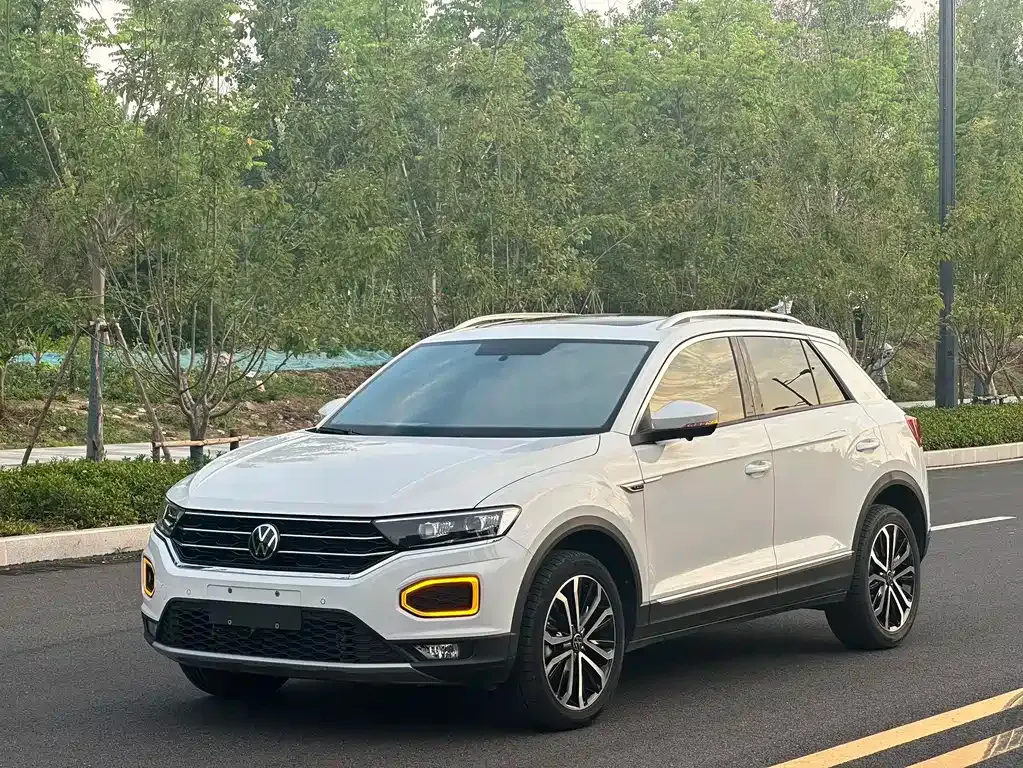 Volkswagen T-Roc — фото 1