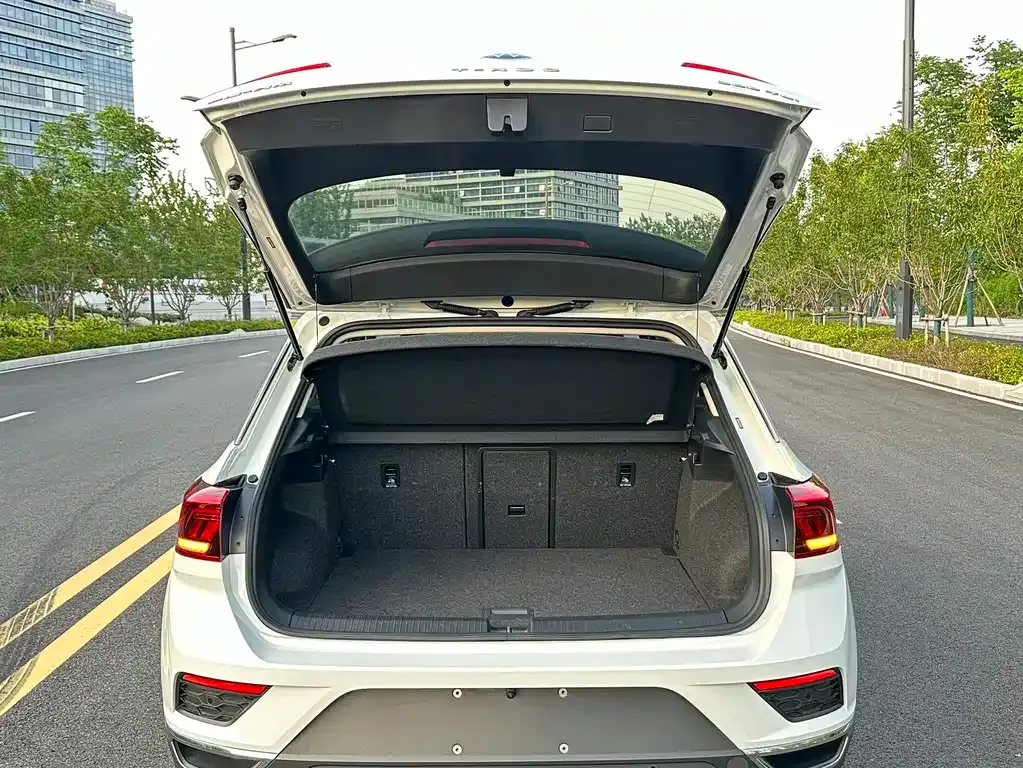 Volkswagen T-Roc — фото 5