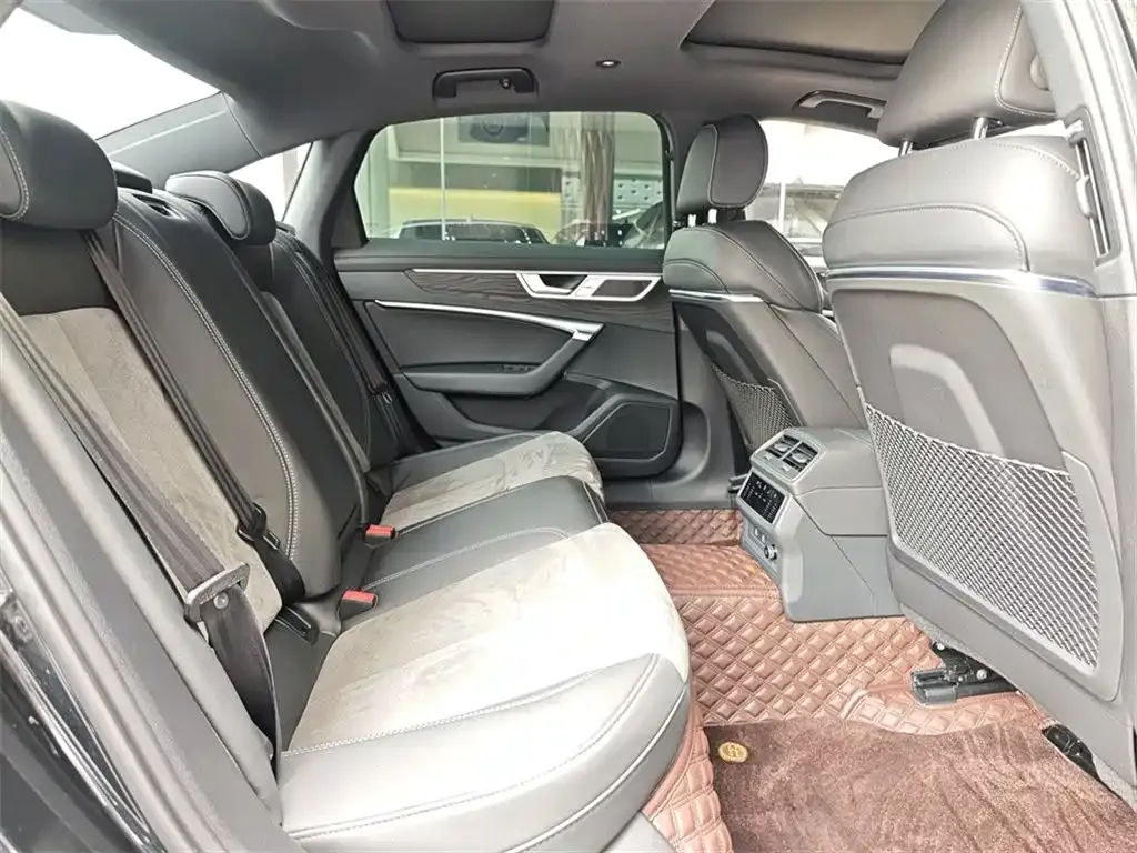 Audi A6L 2024 из CN, фото 9