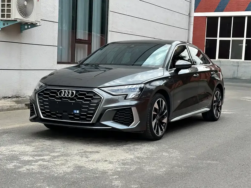 Audi A3 — фото 1