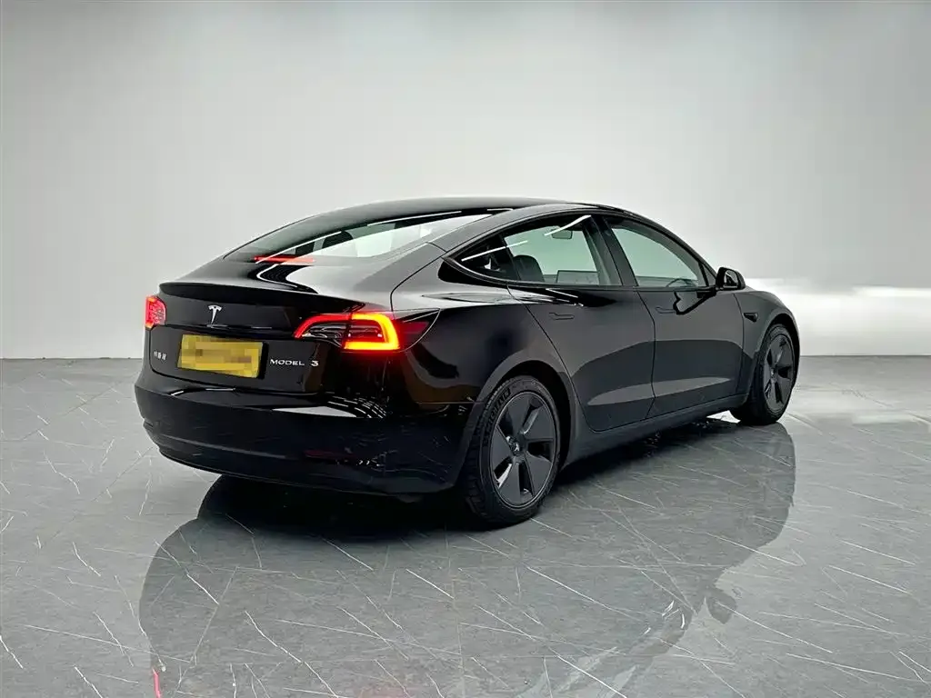Tesla Model 3 — фото 7