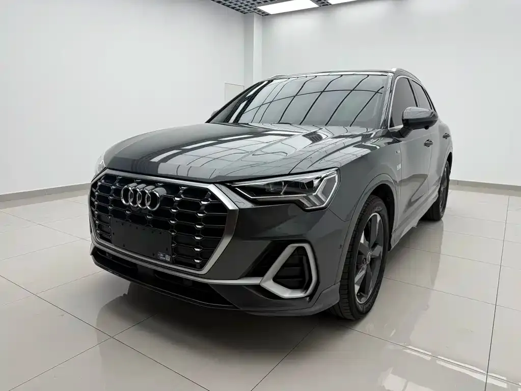 Audi Q3 — фото 1