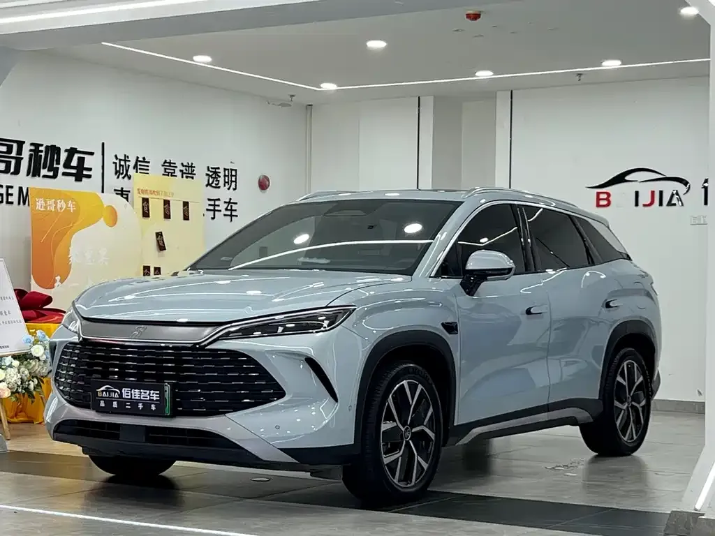 BYD L DM-i — фото 1