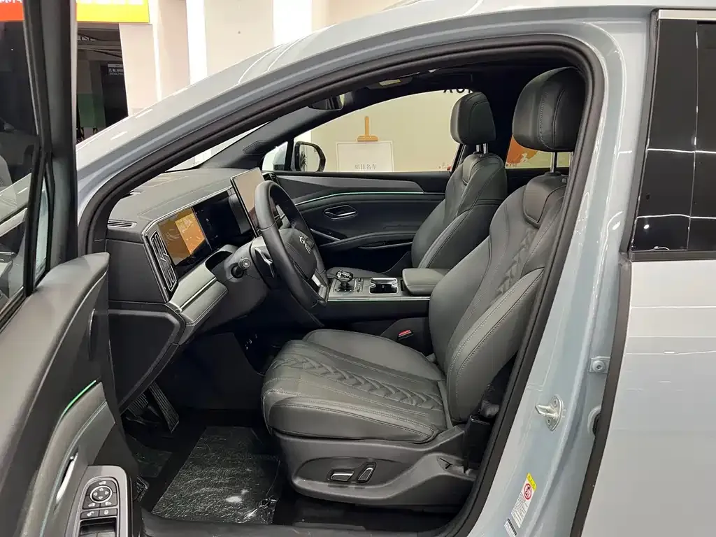 BYD L DM-i — фото 7