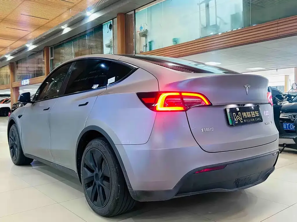 Tesla Model Y — фото 7