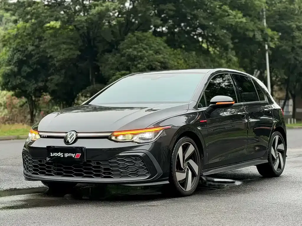 Volkswagen Golf GTI — фото 1